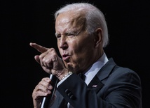 Biden ostrzega Putina przed użyciem broni masowego rażenia