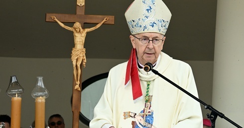 Tysiące wiernych dziękują Bogu za diecezję 