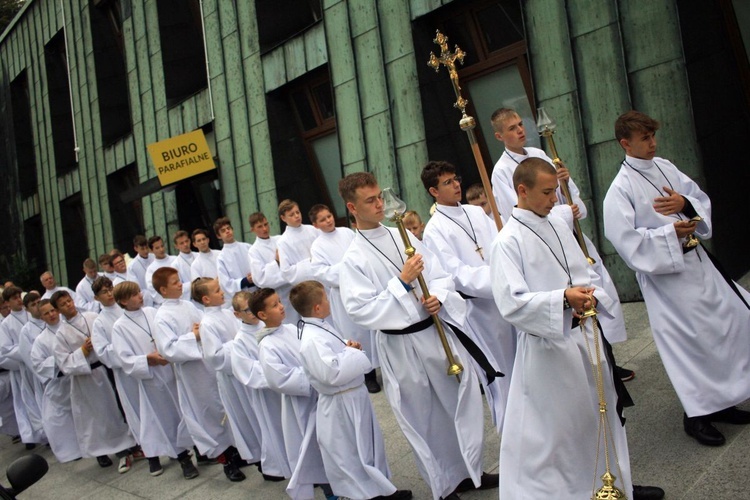 Abp Mieczysław Mokrzycki na jubileuszu parafii oblatów w Kędzierzynie-Koźlu