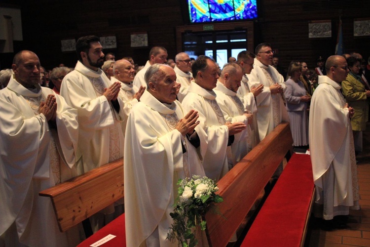 Abp Mieczysław Mokrzycki na jubileuszu parafii oblatów w Kędzierzynie-Koźlu