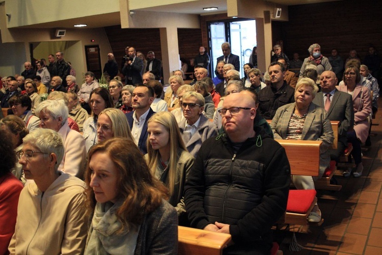 Abp Mieczysław Mokrzycki na jubileuszu parafii oblatów w Kędzierzynie-Koźlu