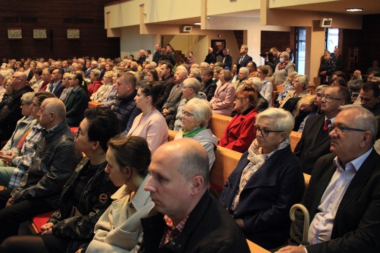 Abp Mieczysław Mokrzycki na jubileuszu parafii oblatów w Kędzierzynie-Koźlu