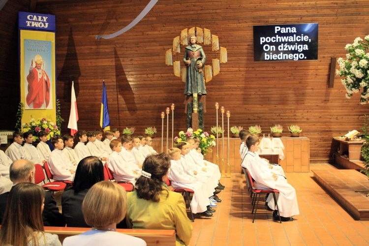 Abp Mieczysław Mokrzycki na jubileuszu parafii oblatów w Kędzierzynie-Koźlu