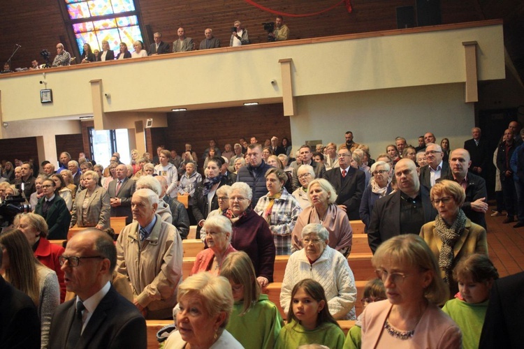 Abp Mieczysław Mokrzycki na jubileuszu parafii oblatów w Kędzierzynie-Koźlu