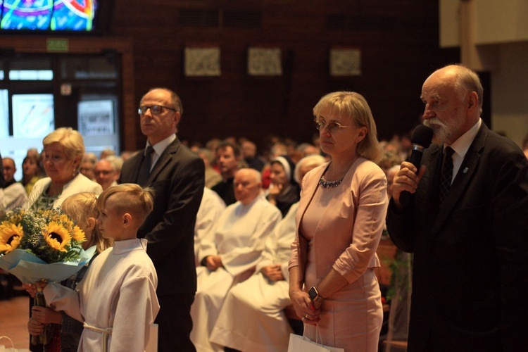 Abp Mieczysław Mokrzycki na jubileuszu parafii oblatów w Kędzierzynie-Koźlu