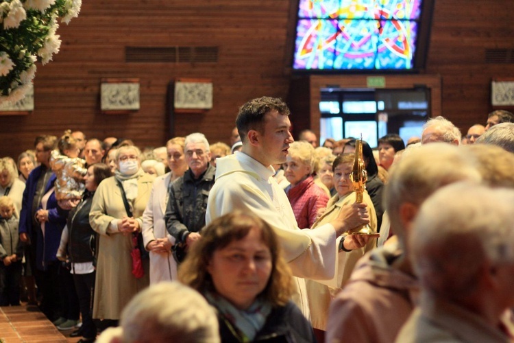 Abp Mieczysław Mokrzycki na jubileuszu parafii oblatów w Kędzierzynie-Koźlu