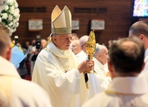 Abp Mieczysław Mokrzycki na jubileuszu parafii oblatów w Kędzierzynie-Koźlu