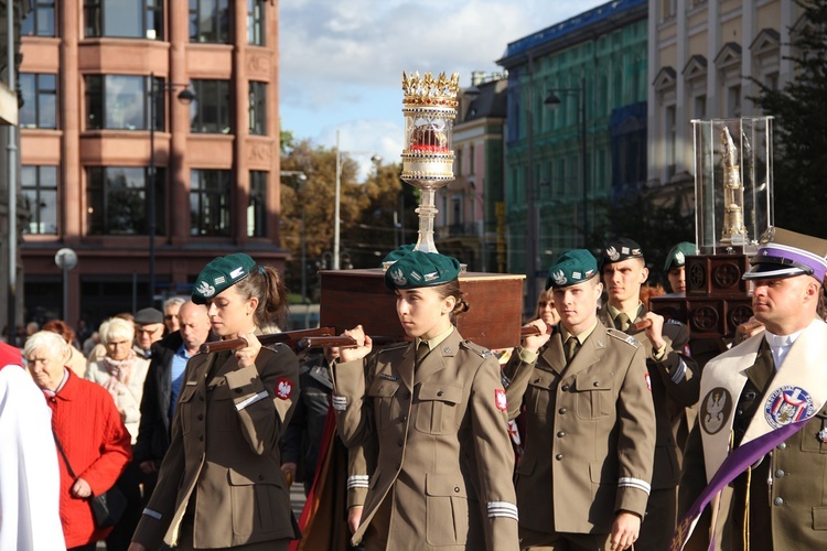 Za św. Stanisławem i św. Dorotą