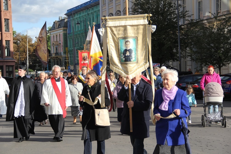 Za św. Stanisławem i św. Dorotą