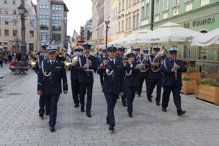 Za św. Stanisławem i św. Dorotą