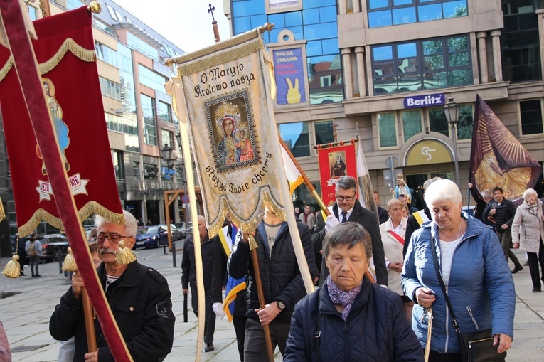 Za św. Stanisławem i św. Dorotą