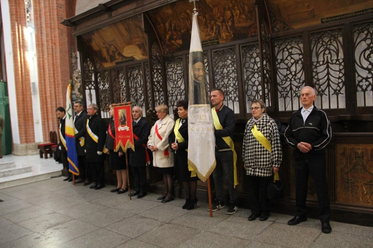 Za św. Stanisławem i św. Dorotą