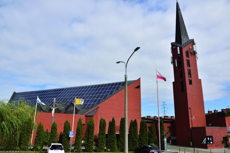 ▲	Świątynię zaprojektowali znani architekci Szczepan Baum i Antoni Kwieciński.