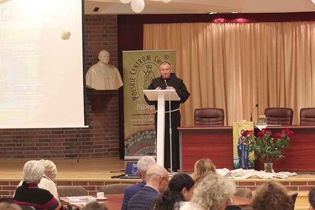 Św. Franciszek i św. Hildegarda – to święci odpowiedni  na obecne czasy.