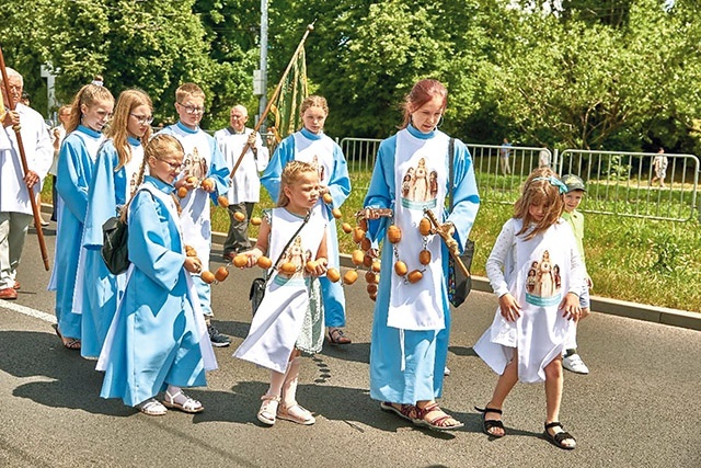 Podczas uroczystości parafialnych.