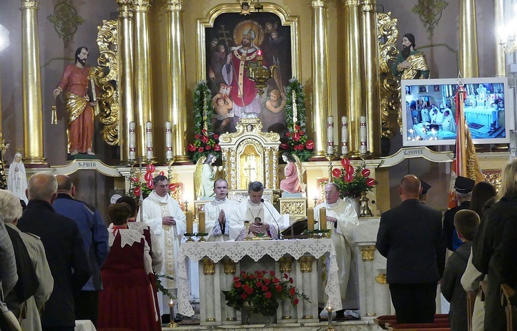 Biskup Roman Pindel przewodniczył jubileuszowym uroczystościom w Bulowicach.