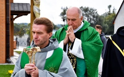 Zostaną umieszczone w ołtarzu