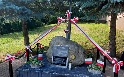 Pomnik upamiętniający akcję w Cebrze.