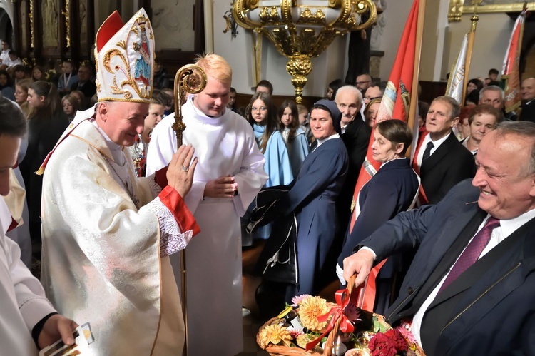 Limanowa - centralna uroczystość: powitanie pielgrzymów