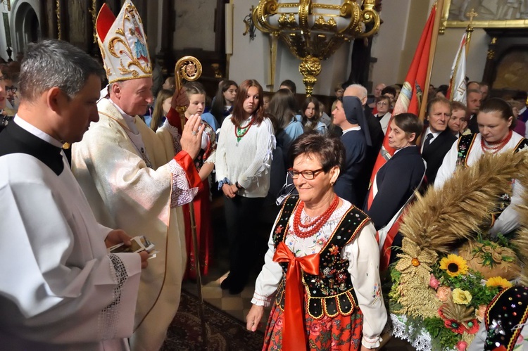 Limanowa - centralna uroczystość: powitanie pielgrzymów