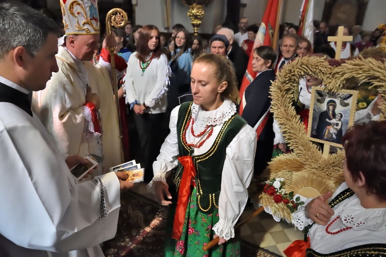 Limanowa - centralna uroczystość: powitanie pielgrzymów