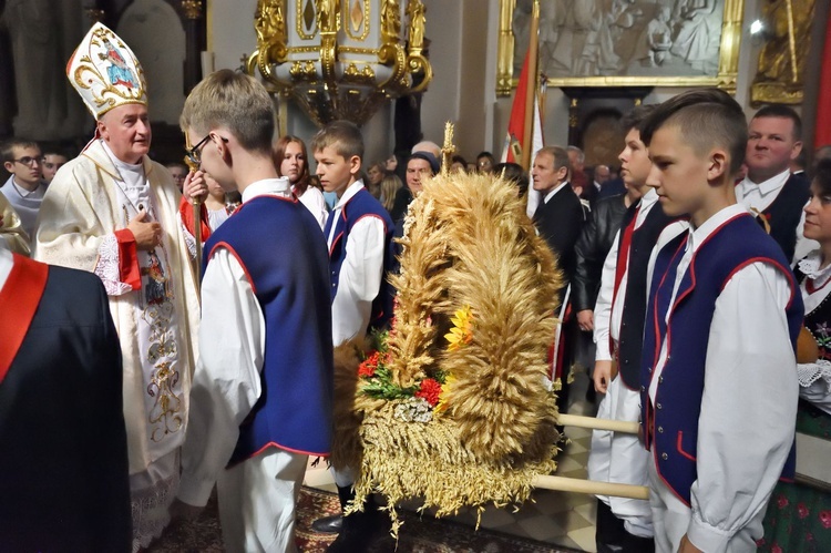 Limanowa - centralna uroczystość: powitanie pielgrzymów