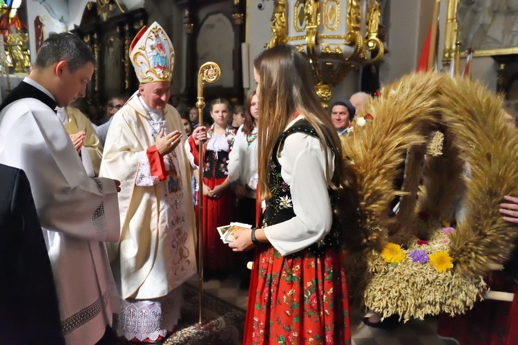 Limanowa - centralna uroczystość: powitanie pielgrzymów