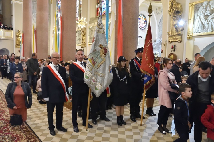 Limanowa - centralna uroczystość: powitanie pielgrzymów