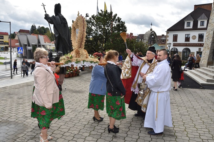 Limanowa - centralna uroczystość: powitanie pielgrzymów