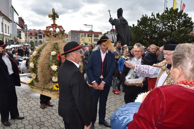 Limanowa - centralna uroczystość: powitanie pielgrzymów