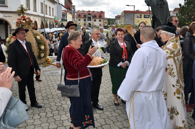 Limanowa - centralna uroczystość: powitanie pielgrzymów