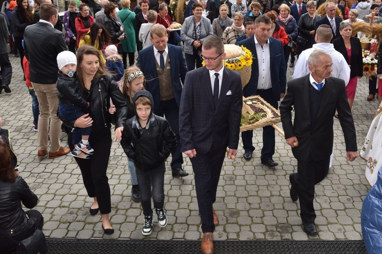 Limanowa - centralna uroczystość: powitanie pielgrzymów