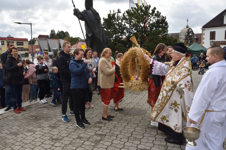 Limanowa - centralna uroczystość: powitanie pielgrzymów