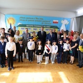 Pamiątkowe zdjęcie z ministrem edukacji i nauki Przemysławem Czarnkiem.