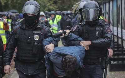 Rosja: Co najmniej 628 zatrzymanych w sobotę podczas protestów przeciw wojnie i mobilizacji