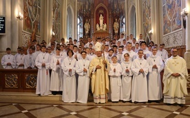 Lektorzy z bp. Markiem Solarczykiem i ks. Mariuszem Chamerskim.