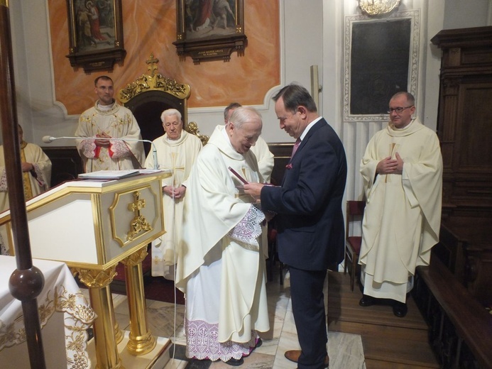 Ks. Jurek został odznaczony Krzyżem Kawalerskim Orderu Odrodzenia Polski.