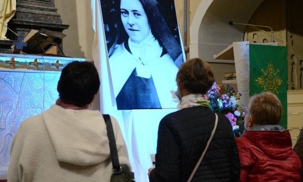 Święta Tereska obiecała, że będzie zsyłać deszcz łask na ziemię