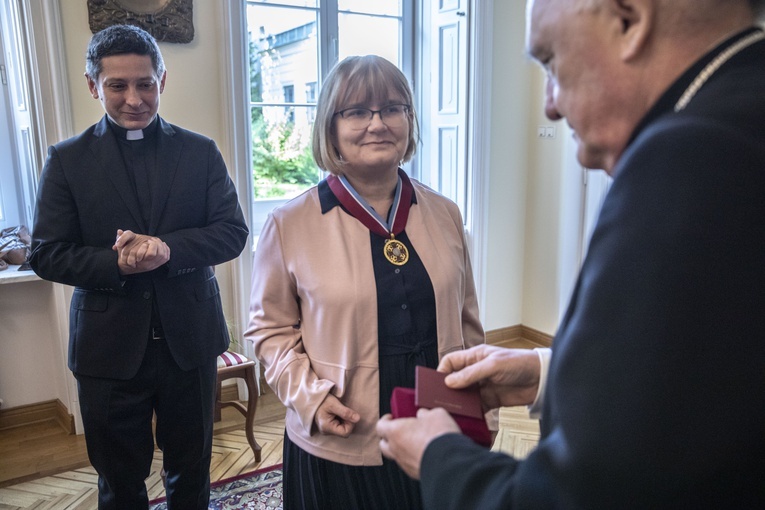 Anna Wojtas uhonorowana medalem "Za zasługi dla Archidiecezji Warszawskiej"