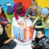▲	Dziesięć lat temu na naszą prośbę dzieci ze świetlicy „Lumen” w Tarnowie malowały herb diecezji tarnowskiej.