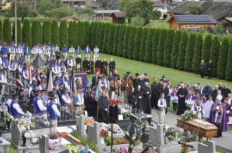 Sromowce Niżne. Ostatnie pożegnanie śp. ks. Czesława Jakóbczyka