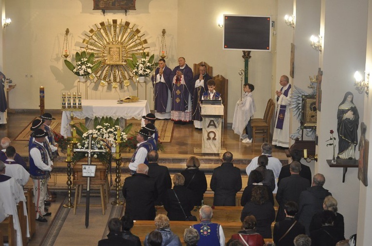 Sromowce Niżne. Ostatnie pożegnanie śp. ks. Czesława Jakóbczyka