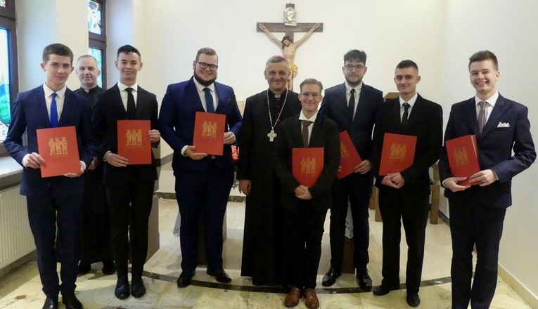 Siedmiu nowych kleryków diecezji bielsko-żywieckiej odebrało suscepty - 2022
