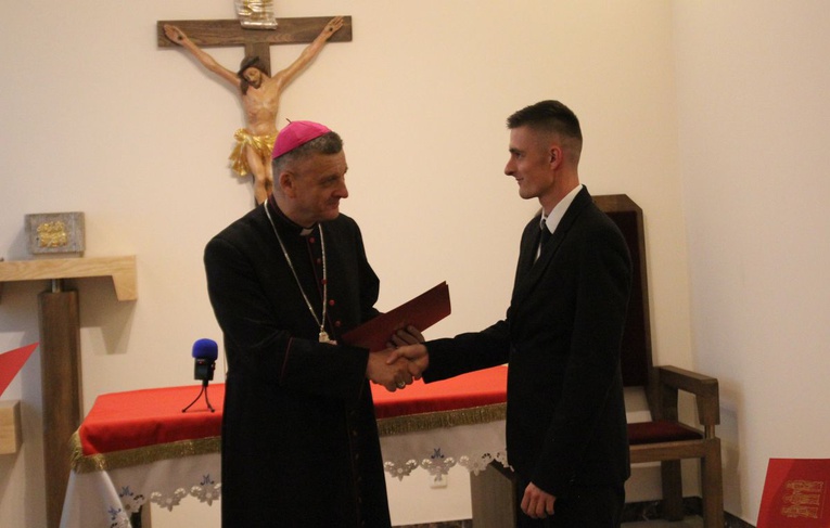 Siedmiu nowych kleryków diecezji bielsko-żywieckiej odebrało suscepty - 2022