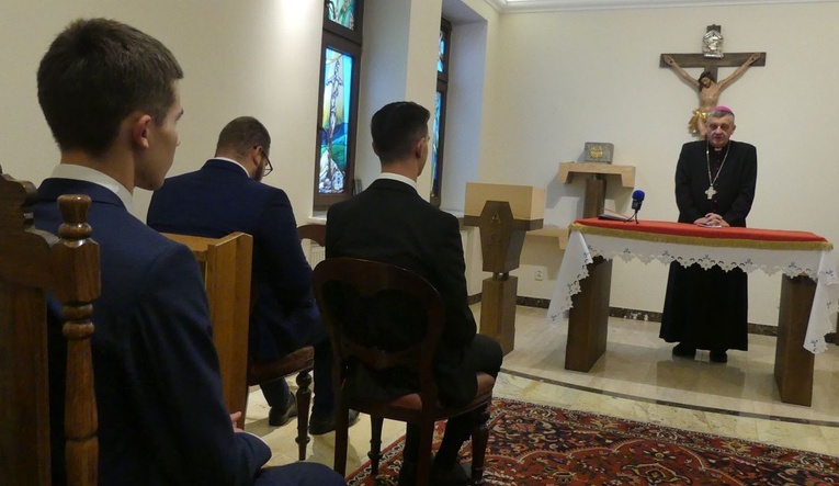 Siedmiu nowych kleryków diecezji bielsko-żywieckiej odebrało suscepty - 2022