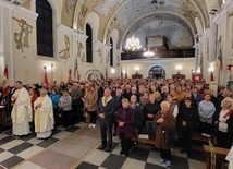 Członkowie Arcybractwa codziennie przez jedną godzinę czuwają przy Sercu Jezusa.