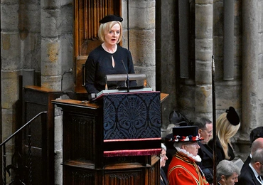 Premier Liz Truss czyta Ewangelię wg św. Jana podczas liturgii pogrzebowej Elżbiety II.