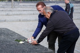 Arnold Schwarzenegger w Auschwitz 