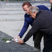 Arnold Schwarzenegger w Auschwitz 