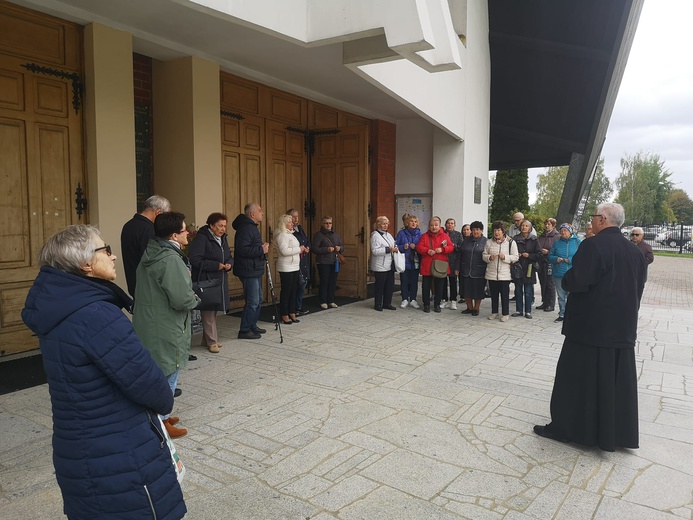 Koronka na ulicach diecezji świdnickiej